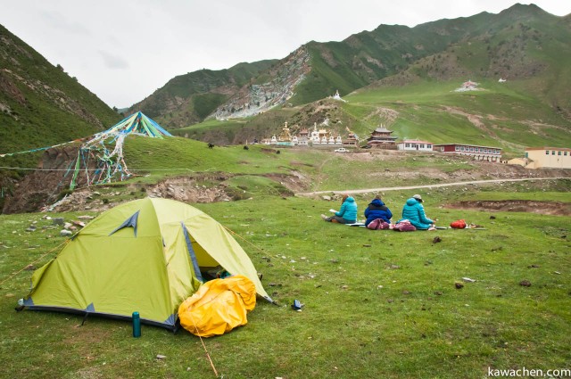 наш палаточный лагерь напротив монастыря