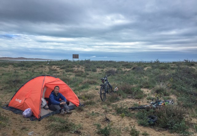 Вангден в палатке утром четвертого дня после дождя